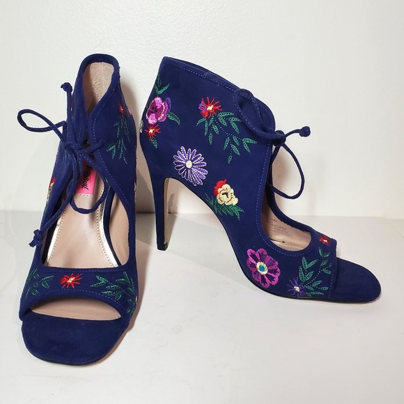 Betsey Johnson Caira Embroidered Floral Blue Peep-Toe Booties High Heel Shoe 8.5 - Picture 1 of 14